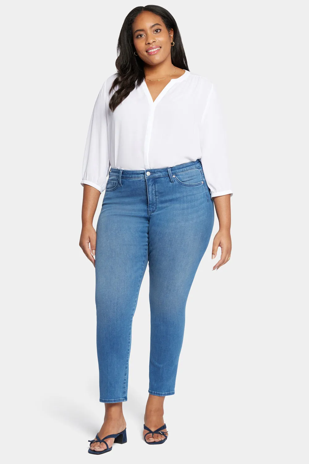 Le Silhouette Sheri Slim Jeans In Plus Size - Stunning