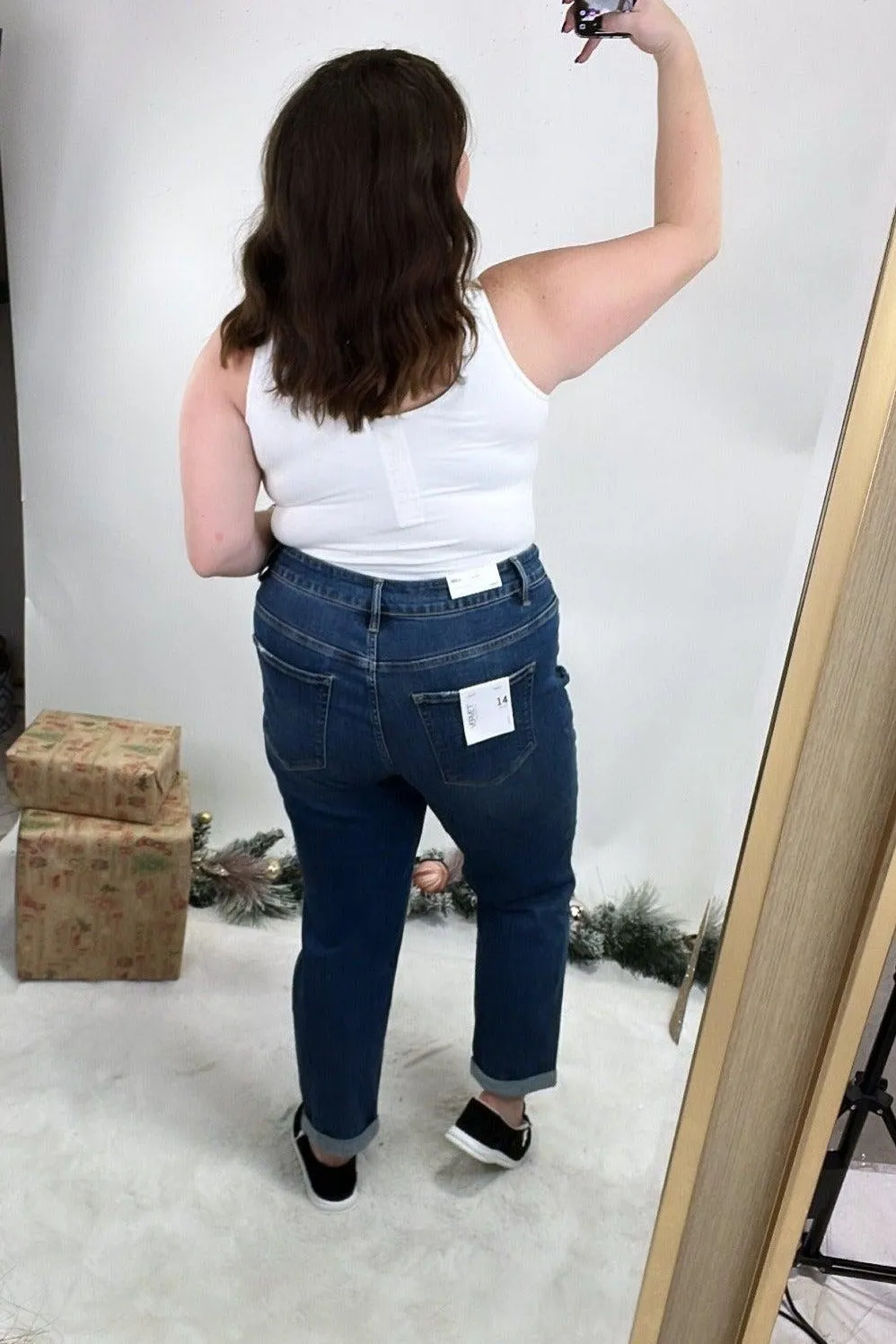 The Phoebe's- {CURVY} Distressed Roll Up Mom Jeans